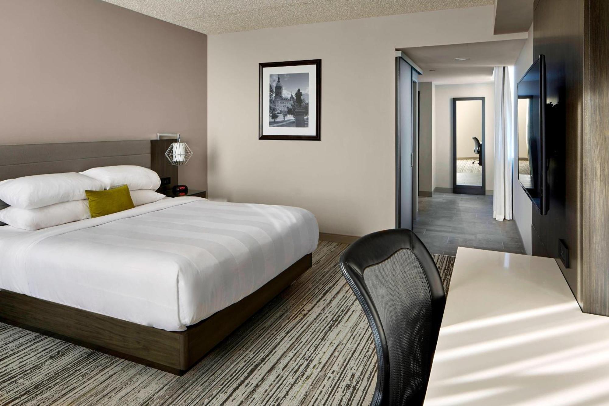Marriott Hartford/Windsor Airport Hotel Bagian luar foto