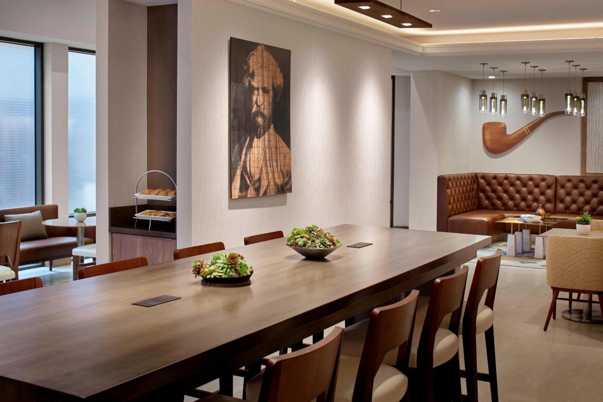 Marriott Hartford/Windsor Airport Hotel Bagian luar foto