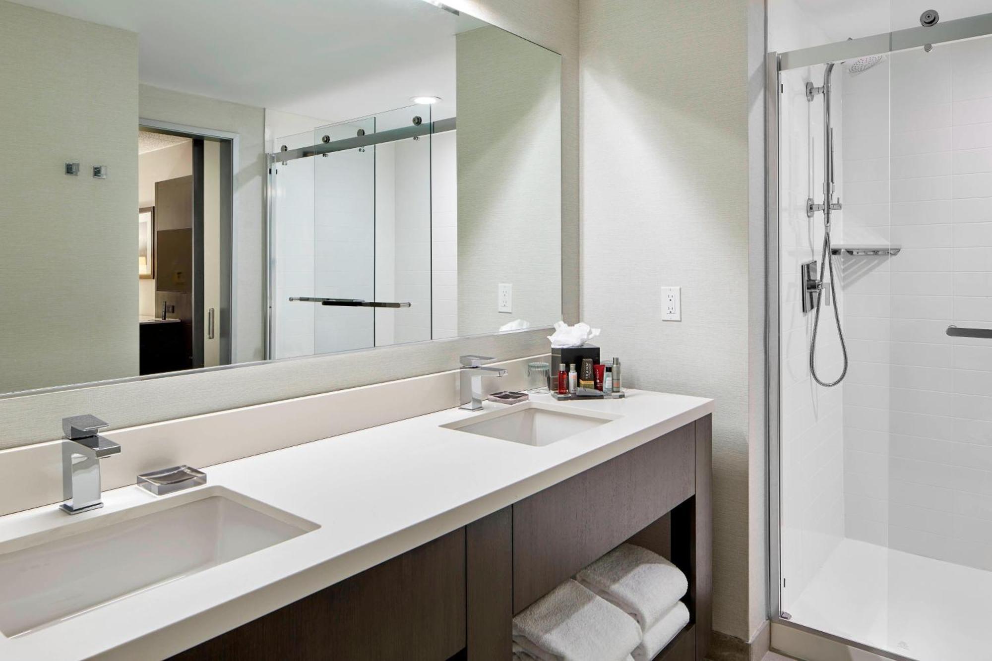 Marriott Hartford/Windsor Airport Hotel Bagian luar foto